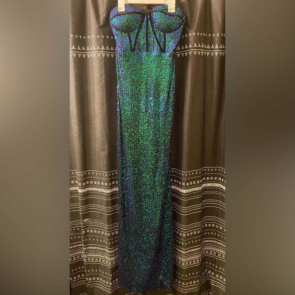 Elegant Green and Blue Tube-top with Sequins and Black Trim